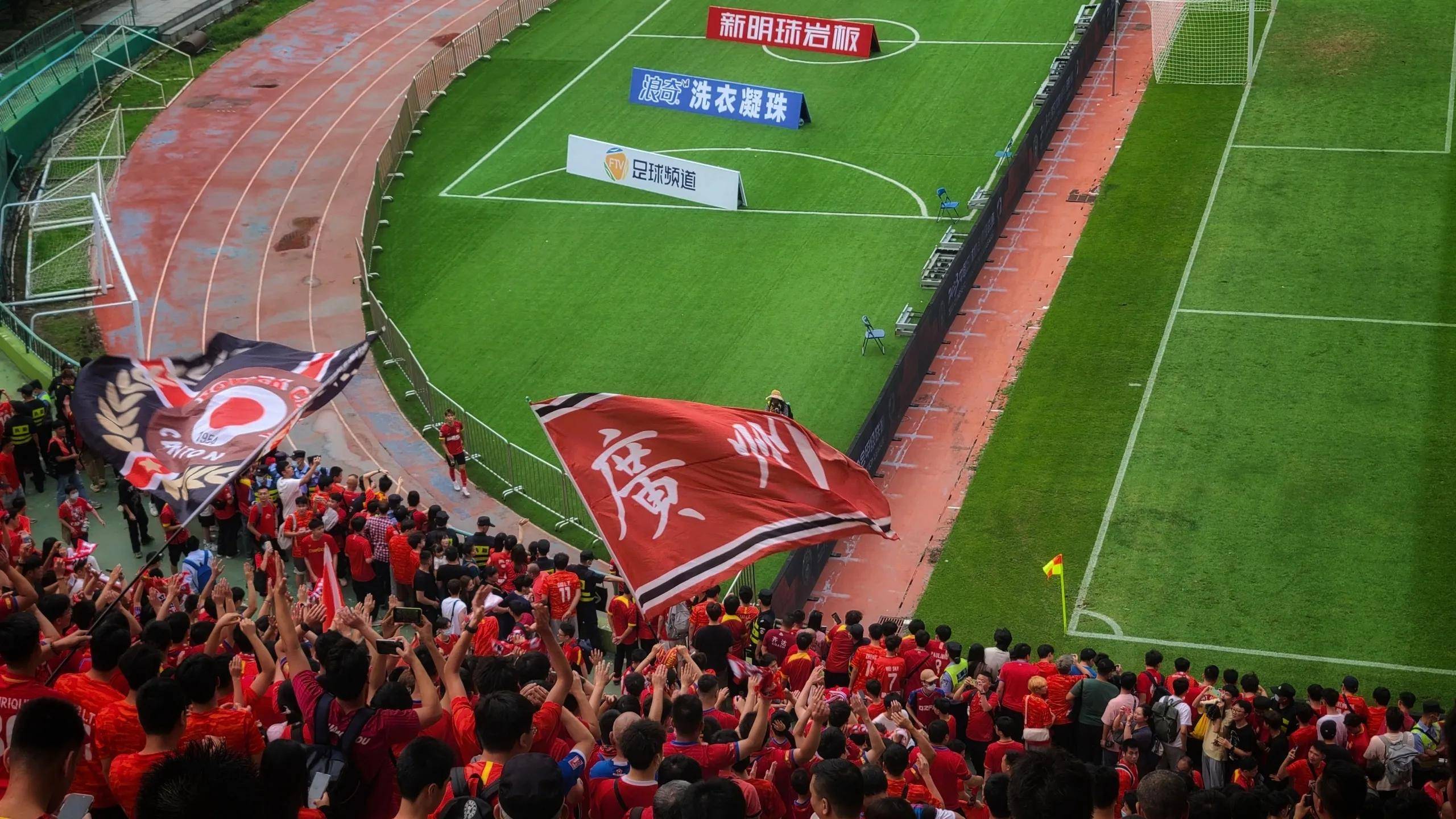 从摩纳哥加时末段绝杀压哨到赛后广州队调整名单以备英超，切尔西围绕亚冠伤情更新的简单介绍